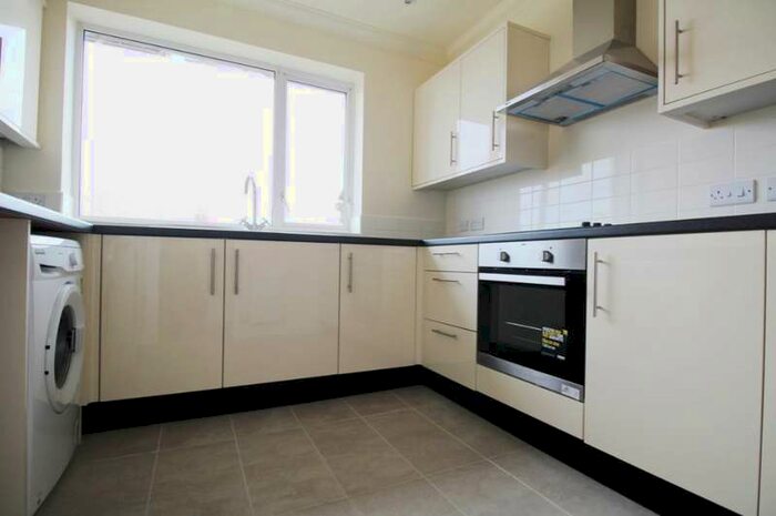 2 Bedroom Apartment To Rent In Glencairn Court Cheltenham, GL50