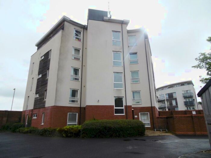 2 Bedroom Flat To Rent In Edmund Court, Basingstoke, RG24
