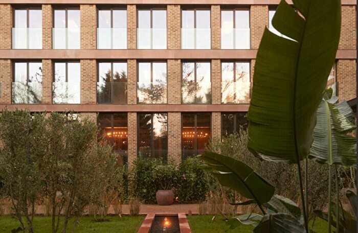 Studio To Rent In Willesden Lane, London, NW2