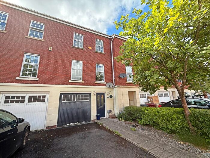 3 Bedroom Town House To Rent In Abbeylea Drive, Westhoughton, BL5