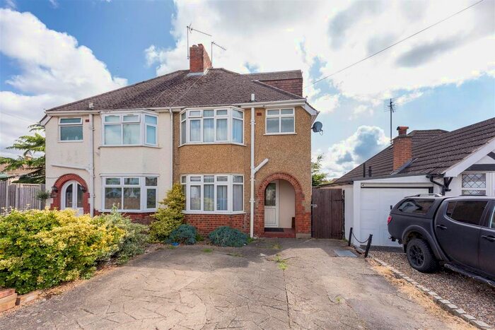 4 Bedroom Semi Detached House For Sale In Cookham Road, Maidenhead, SL6