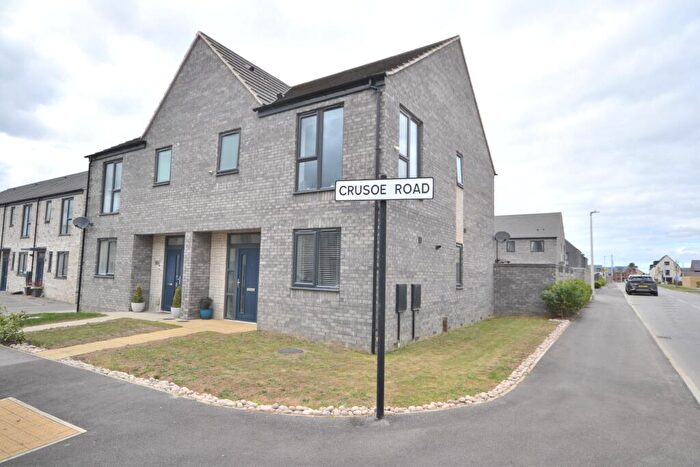 3 Bedroom Semi-Detached House For Sale In Crusoe Road, Kingswood, Hull, HU7