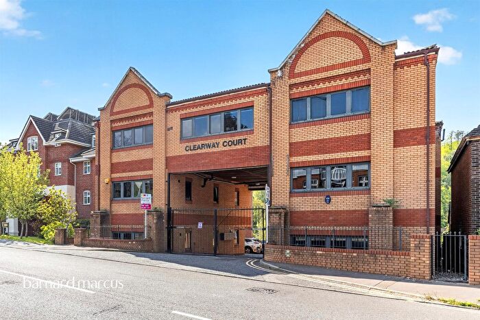 1 Bedroom Flat For Sale In Croydon Road, Caterham, CR3