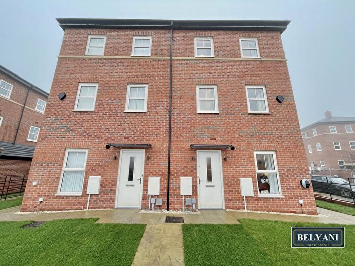 2 Bedroom Town House To Rent In Cardwell Road, Leeds, LS14