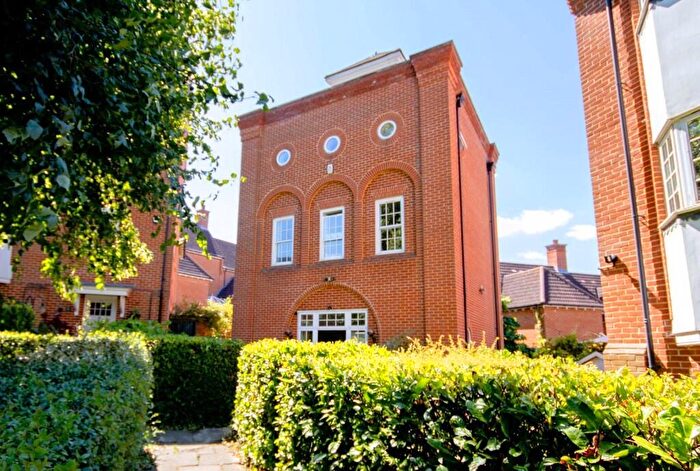 4 Bedroom Detached House To Rent In Drovers Mead, Brentwood, Essex, CM14