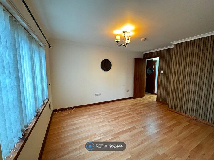 2 Bedroom Flat To Rent In Arbroath Road, Dundee, DD4