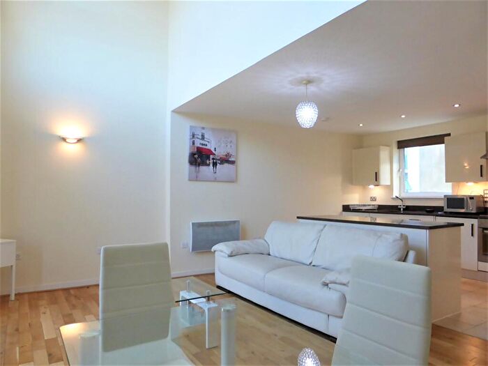 3 Bedroom Flat To Rent In Stepney Court -, P13