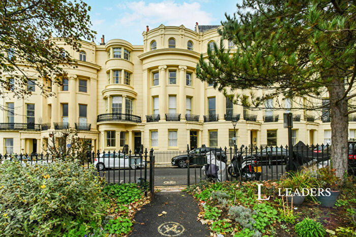 1 Bedroom Flat To Rent In Brunswick Square, Hove, BN3