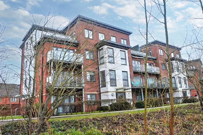 2 Bedroom Flat For Sale In Bartlett Crescent, High Wycombe, HP12