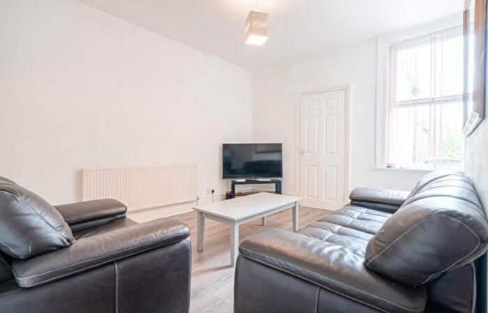 4 Bedroom House To Rent In Duchess Road, Sheffield, S2