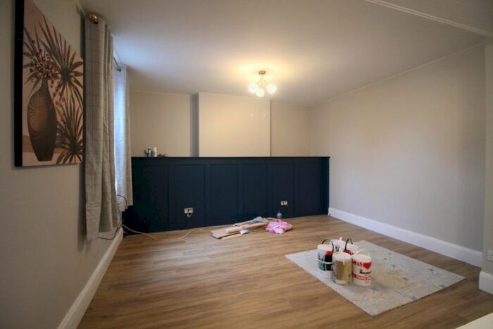 2 Bedroom Flat To Rent In High Street, Westbury-On-Trym, Bristol, BS9