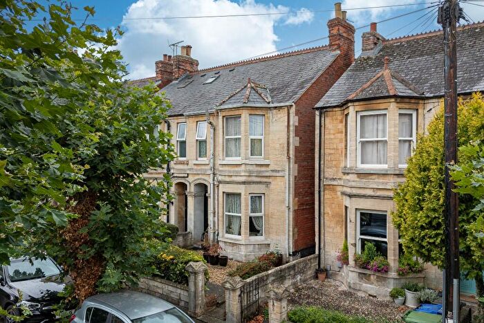 3 Bedroom Semi-Detached House For Sale In Avenue Road, Trowbridge, BA14