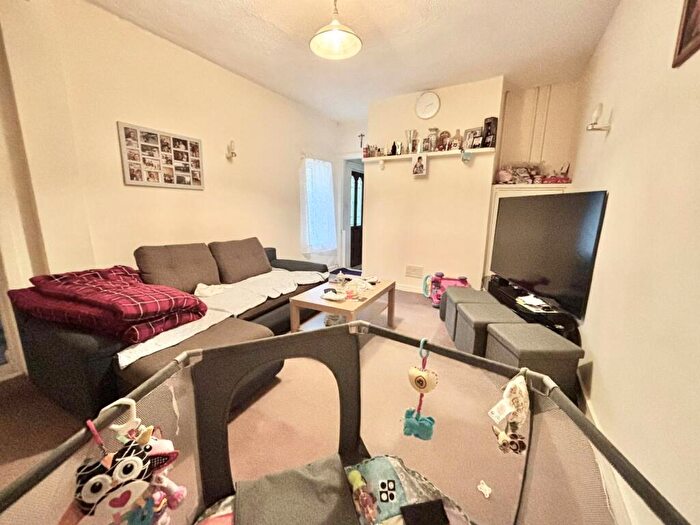2 Bedroom Apartment To Rent In Tremona Road, Southampton, SO16