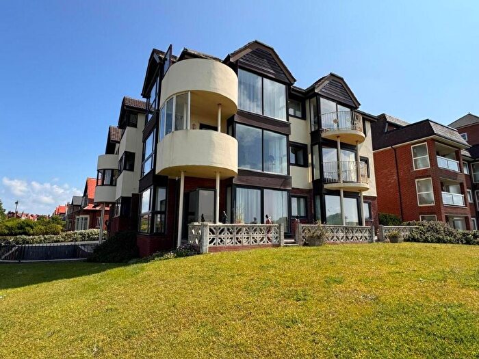 2 Bedroom Apartment For Sale In Links Court, South Promenade, Lytham St Annes, FY8
