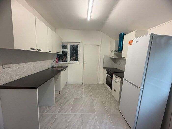 2 Bedroom Bungalow To Rent In Sewardstone Road, Waltham Abbey, E4