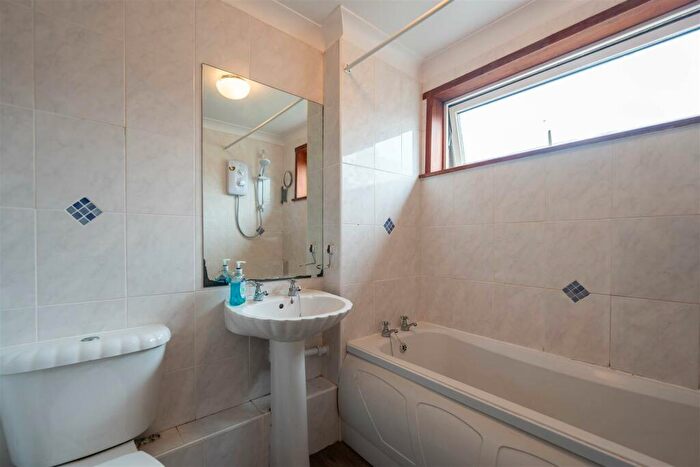 2 Bedroom Flat For Sale In Muirton Place, Perth, PH1