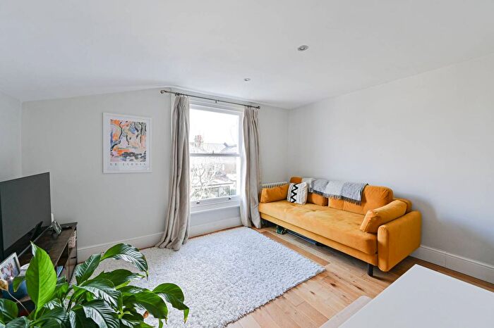 1 Bedroom Flat For Sale In Louisville Road, Heaver Estate, London, SW17