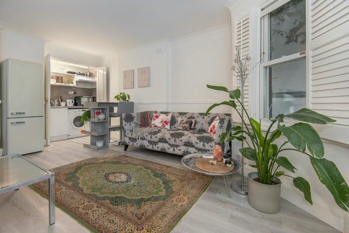 Studio To Rent In Warwick Gardens, London, W14