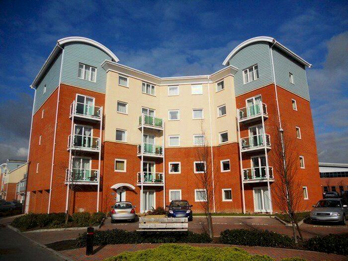 2 Bedroom Flat To Rent In Reynolds Avenue, Redhill, Surrey, RH1