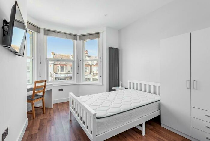 Studio To Rent In Boundary Road, Hove, BN3