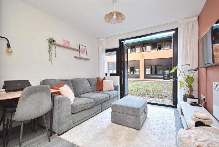 1 Bedroom Flat For Sale In Whitchurch Lane, Bristol, BS14