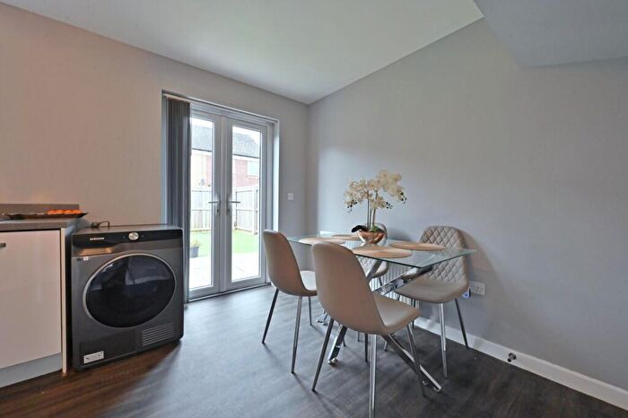 3 Bedroom End Of Terrace House For Sale In Craigmuir Drive, Bishopton, PA7