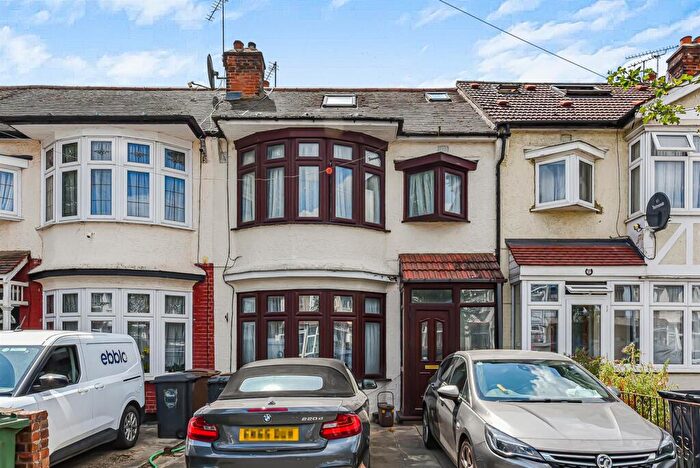 3 Bedroom House For Sale In Cherrydown Avenue, Chingford, E4