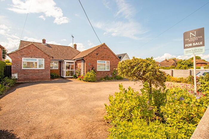 3 Bedroom Detached Bungalow For Sale In Poplar Avenue, Heacham, PE31