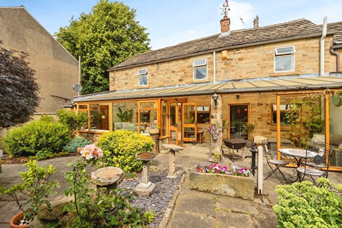 3 Bedroom Semi-Detached House For Sale In Shay Lane, Walton, Wakefield, West Yorkshire, WF2