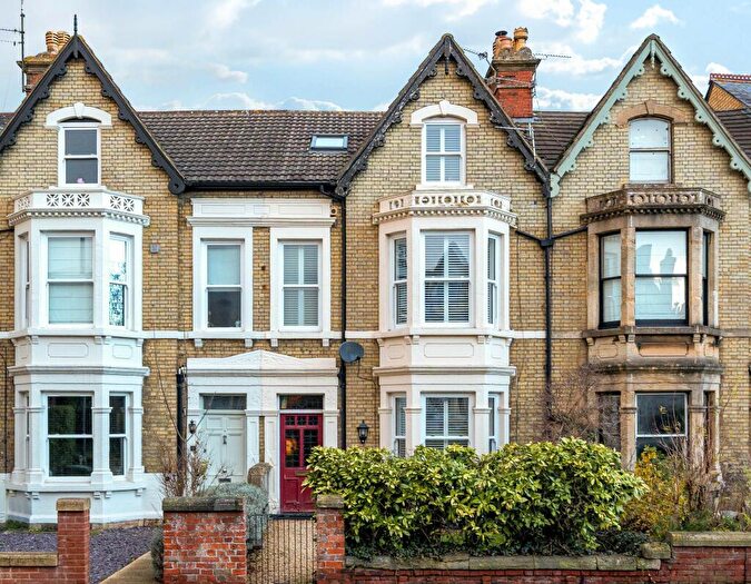 4 Bedroom Terraced House For Sale In Bath Road, Old Town, Swindon, SN1