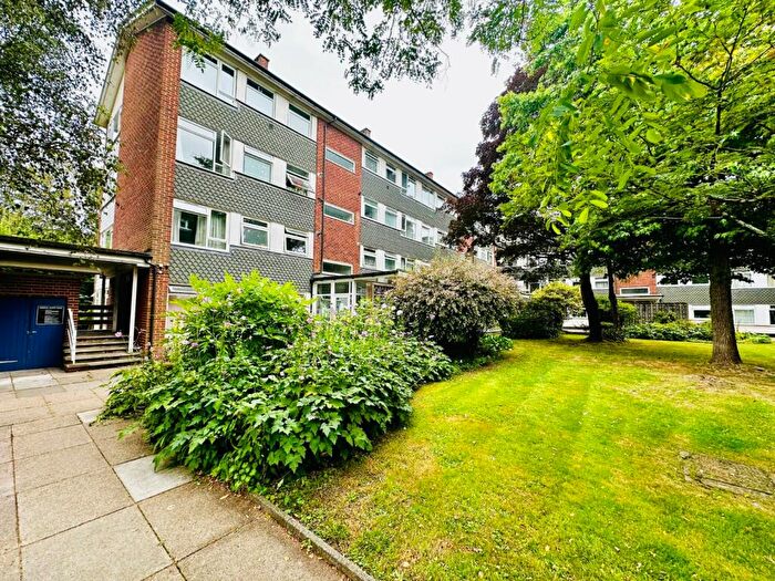 2 Bedroom Flat To Rent In Hulse Road, Southampton, Hampshire, SO15