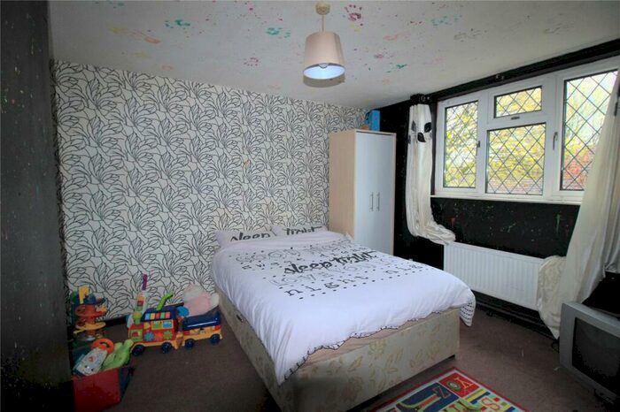 3 Bedroom End Of Terrace House For Sale In Striding Edge Walk, Oldham, Greater Manchester, OL1
