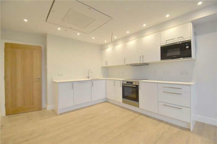 3 Bedroom Apartment To Rent In Grosvenor Court, Woodlark Road, Cambridge, CB3