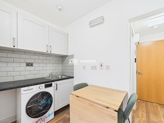 Studio To Rent In Church Road, Hendon, London, NW4