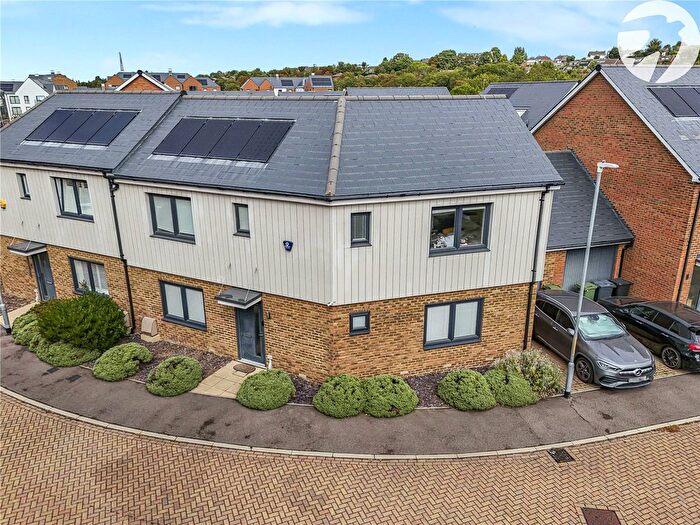 3 Bedroom Semi-Detached House For Sale In Havelock Drive, Greenhithe, Kent, DA9