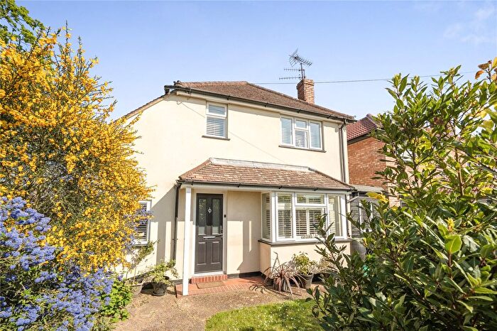 3 Bedroom Detached House For Sale In Franklyn Road, Godalming, Surrey, GU7