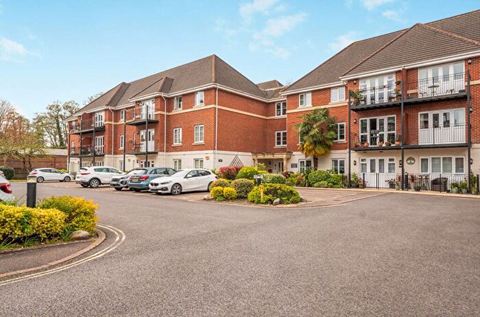 2 Bedroom Flat For Sale In Hursley Road, Chandler's Ford, Eastleigh, SO53