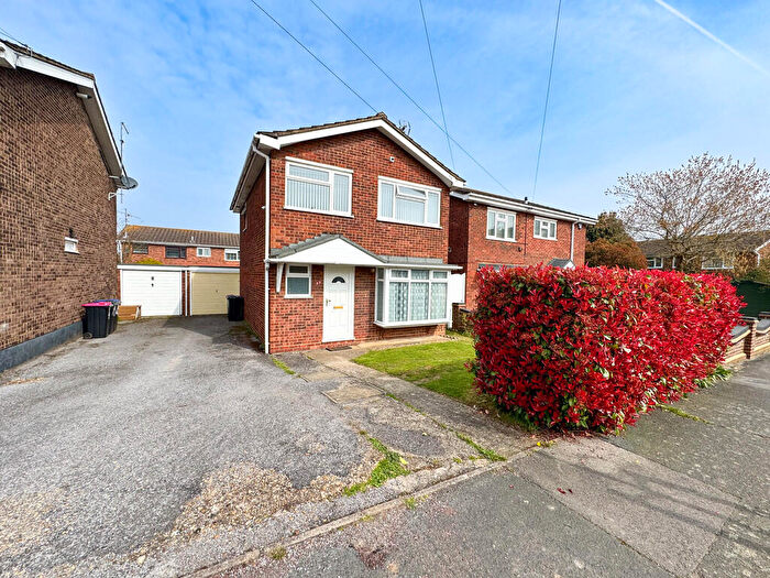 3 Bedroom Detached House For Sale In Hudson Road, Leigh-on-Sea, SS9