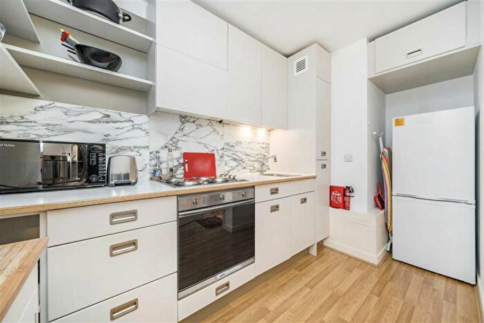 2 Bedroom Flat For Sale In Deals Gateway, Greenwich, SE13