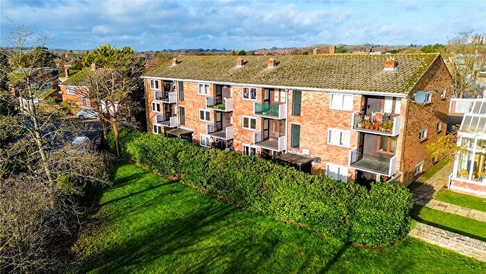 2 Bedroom Flat For Sale In Turners Drive, Thatcham, Berkshire, RG19