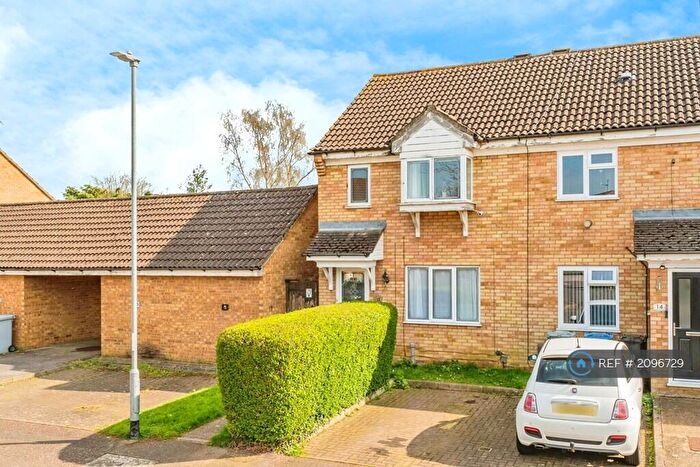 3 Bedroom End Of Terrace House To Rent In Brambleside Court, Kettering, NN16