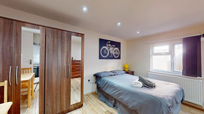 Studio To Rent In St. Pauls Avenue, London, NW2