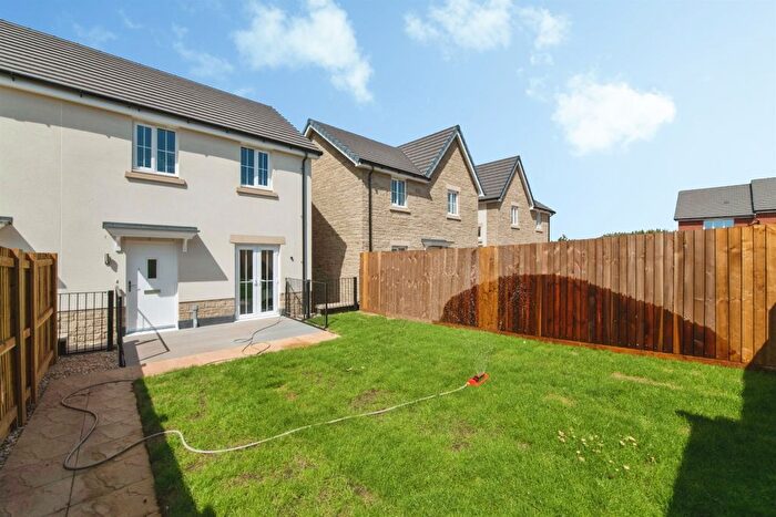 4 Bedroom Semi-Detached House For Sale In Covert Close, Axminster, EX13