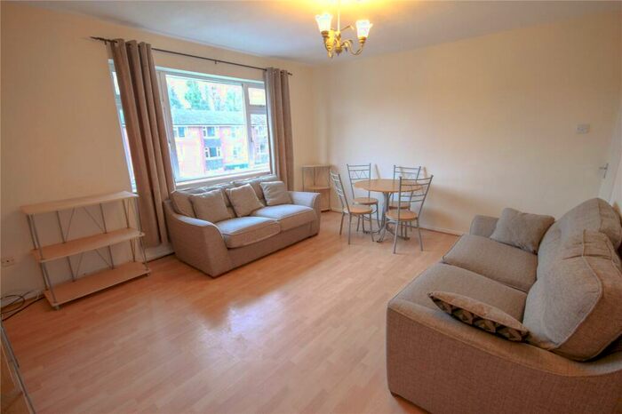 2 Bedroom Flat To Rent In Barlow Moor Road, Didsbury, Manchester, M20