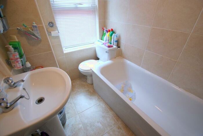 5 Bedroom Terraced House To Rent In Raven Road, Hyde Park, Leeds, LS6