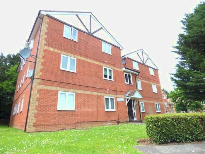 2 Bedroom Flat To Rent In Maplin Park, Langley SL3