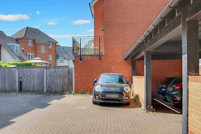 1 Bedroom Apartment For Sale In Lambourne Chase, Chelmsford, CM2
