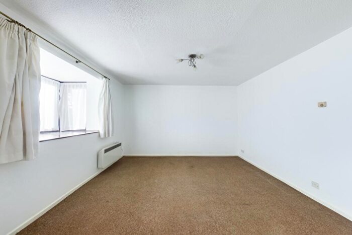 1 Bedroom Flat To Rent In Rushdon Close, Romford, RM1
