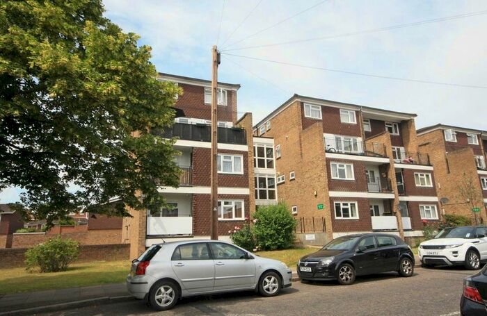 1 Bedroom Flat To Rent In King Charles Road, Berrylands, Surbiton, KT5