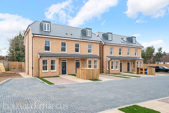 3 Bedroom Semi Detached House For Sale In Greenway Drive, Croydon, CR0